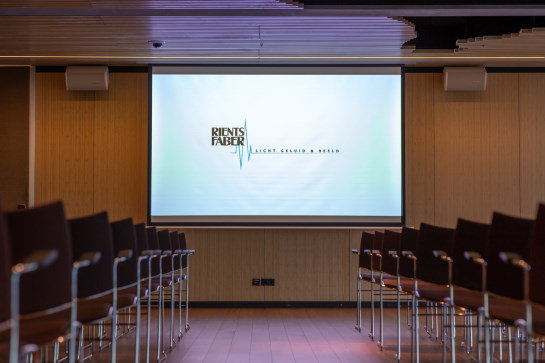 Presentatiescherm vergaderruimte Presentatiescherm vergaderruimte