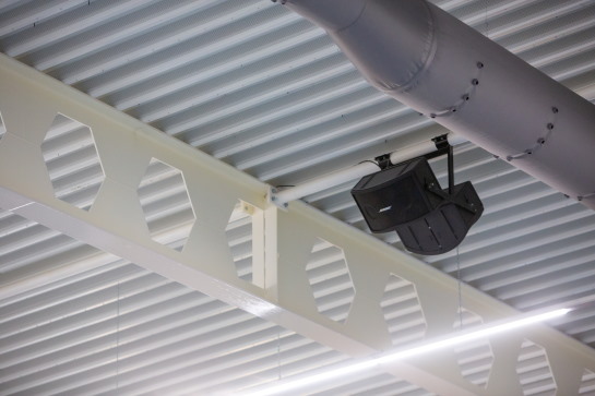 Hoogwaardige geluidsinstallatie in sporthal Hoogwaardige geluidsinstallatie in sporthal
